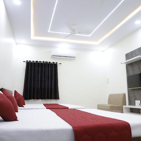 Hotel Jag Laxmi Palace Prime Location Main Road Near Mahakal Temple And Railway Station Удджайн Экстерьер фото