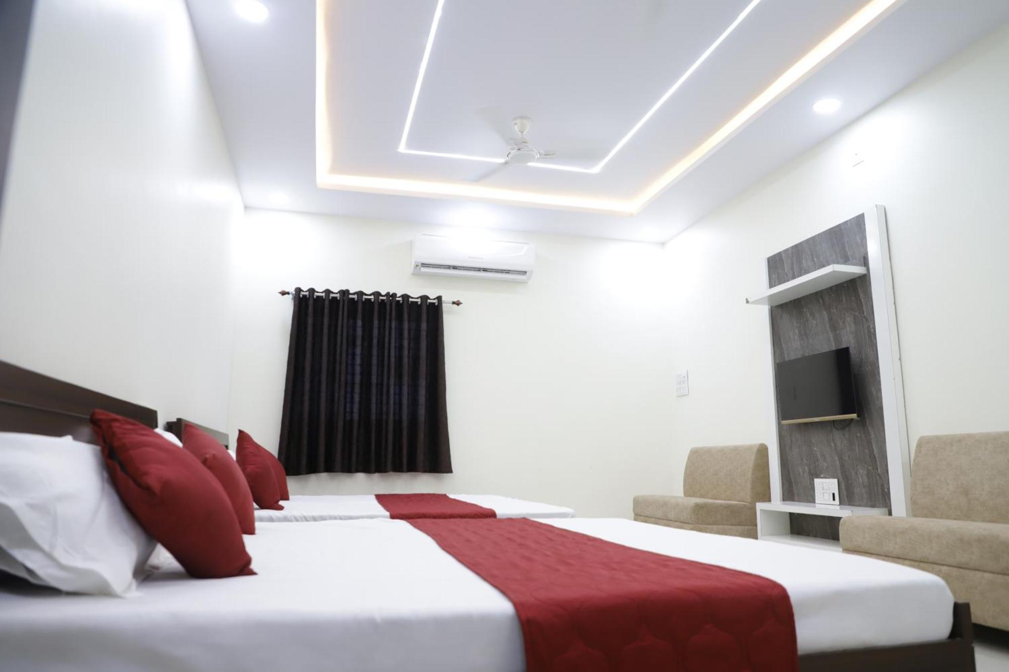 Hotel Jag Laxmi Palace Prime Location Main Road Near Mahakal Temple And Railway Station Удджайн Экстерьер фото
