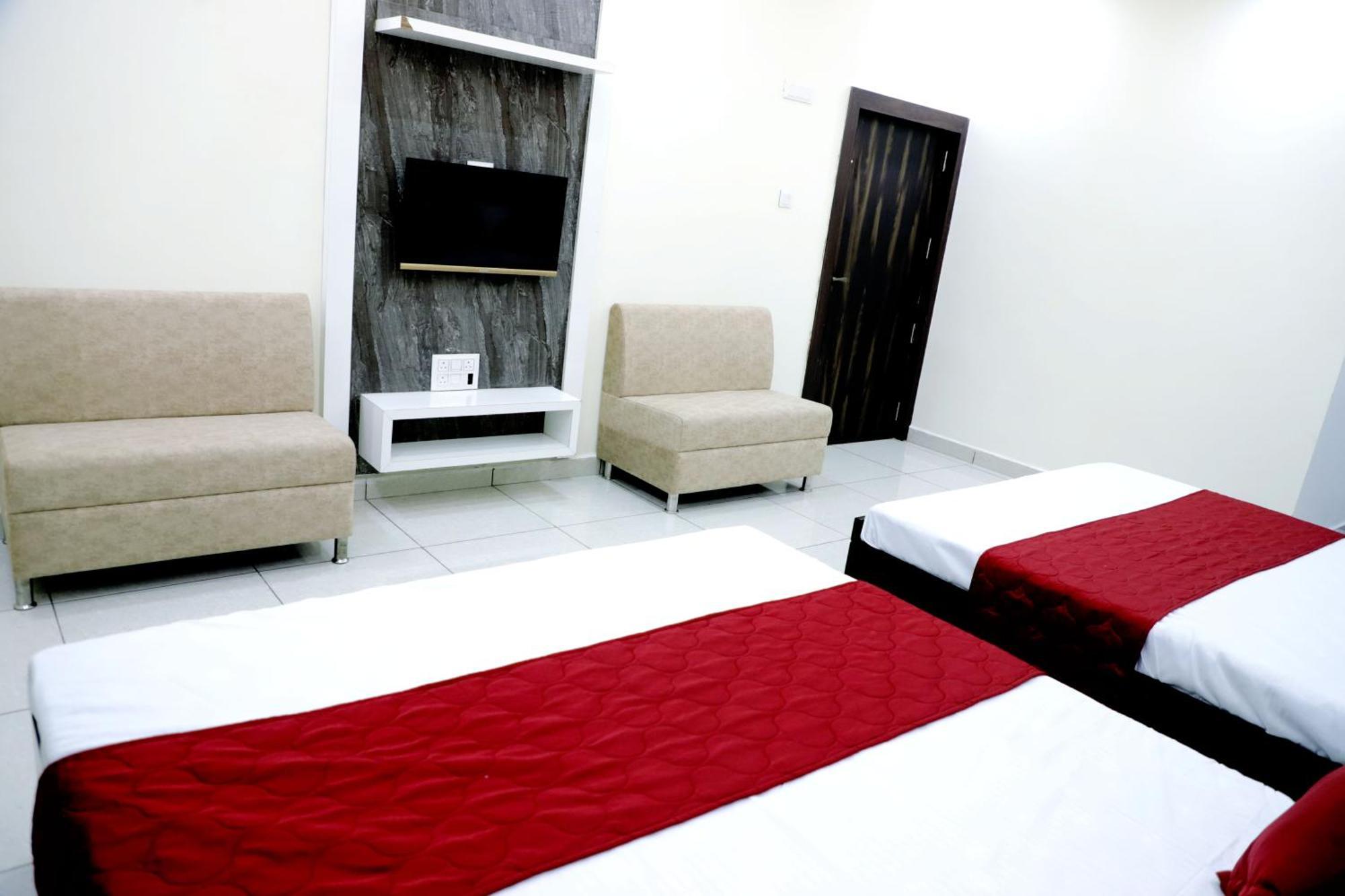 Hotel Jag Laxmi Palace Prime Location Main Road Near Mahakal Temple And Railway Station Удджайн Экстерьер фото