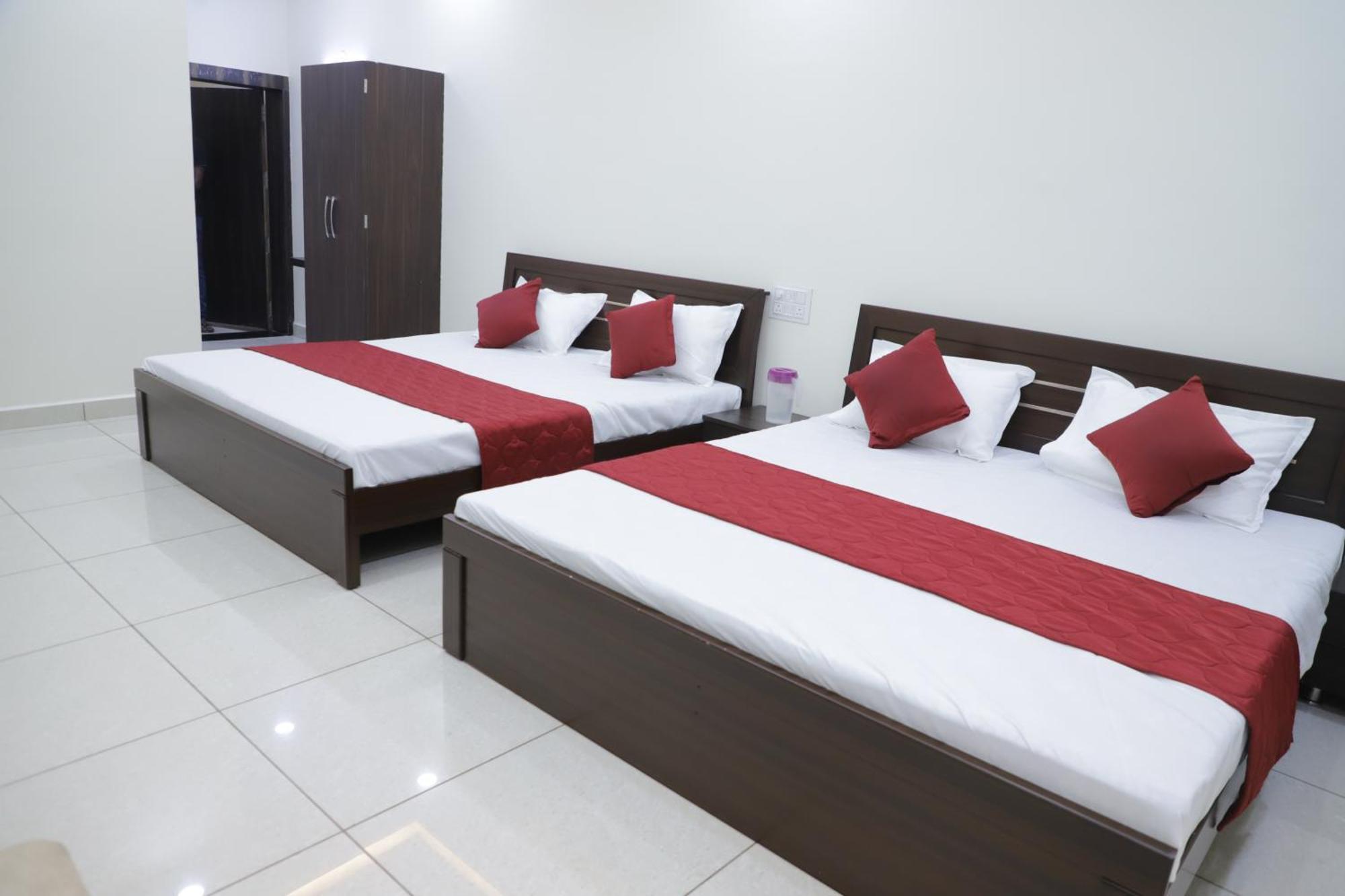 Hotel Jag Laxmi Palace Prime Location Main Road Near Mahakal Temple And Railway Station Удджайн Экстерьер фото